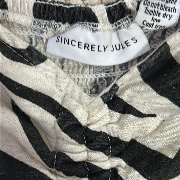 Sincerely Jules Monochrome Swirl Midi Dress - Picture 2 of 9